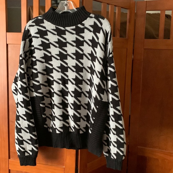 Other - 🚨SOLD ELSEWHERE!🚨Men’s Bold Houndstooth Turtleneck Sweater with Drop Sleeve